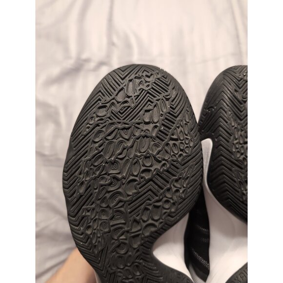 Athletic_Shoes